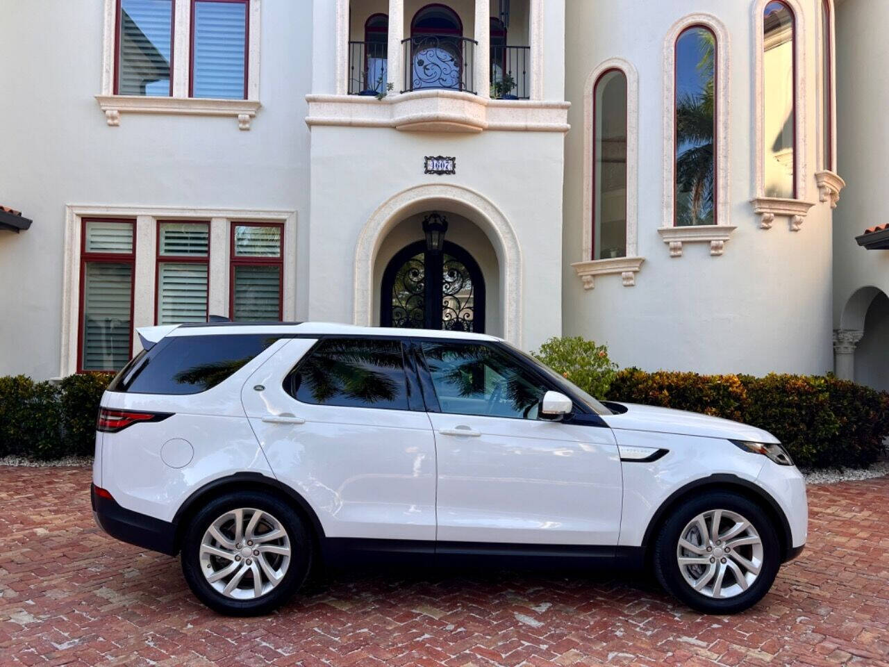 2018 Land Rover Discovery for sale at Signature Auto in Tampa, FL