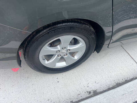 2011 Toyota Sienna LE 7-Passenger Auto Access Seat