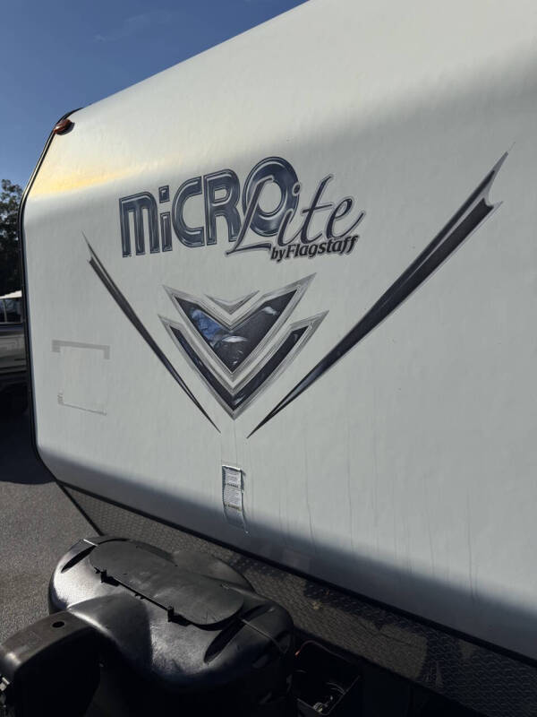 2017 FLAGSTAFF LITE 19 FD