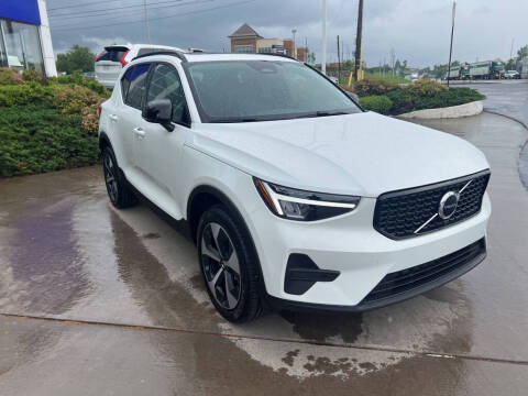 2026 Volvo XC40 B5 Core