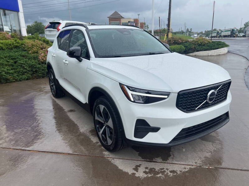2026 Volvo XC40 B5 Core