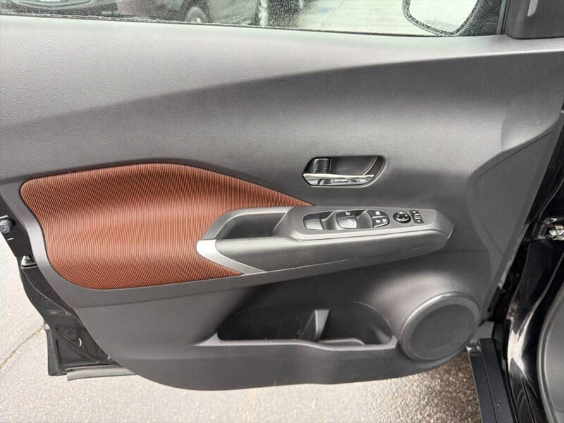 2021 Nissan Kicks SR