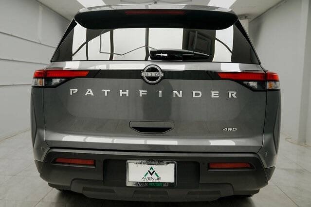 2025 Nissan Pathfinder SV