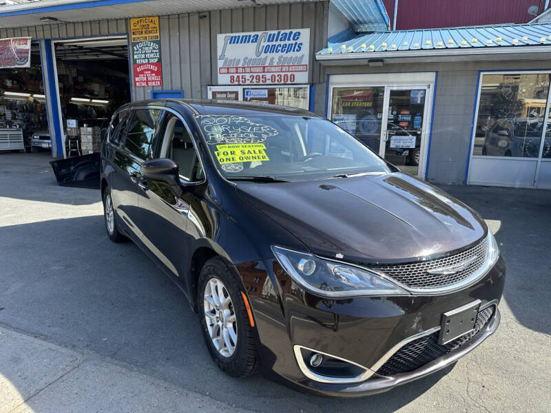 2017 Chrysler Pacifica Touring-L