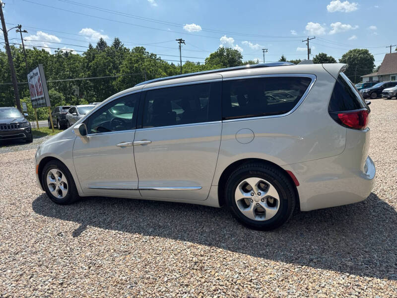 2017 Chrysler Pacifica Touring-L Plus