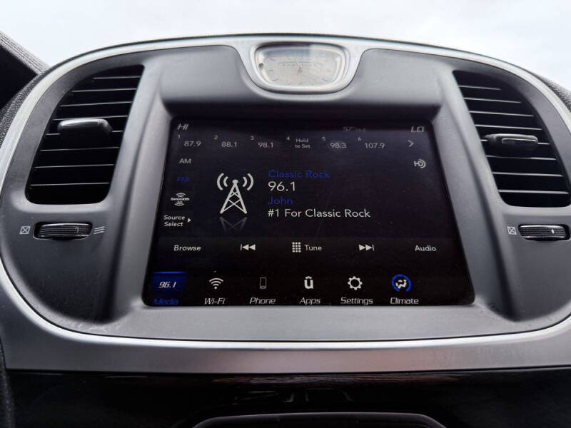 2022 Chrysler 300 Touring