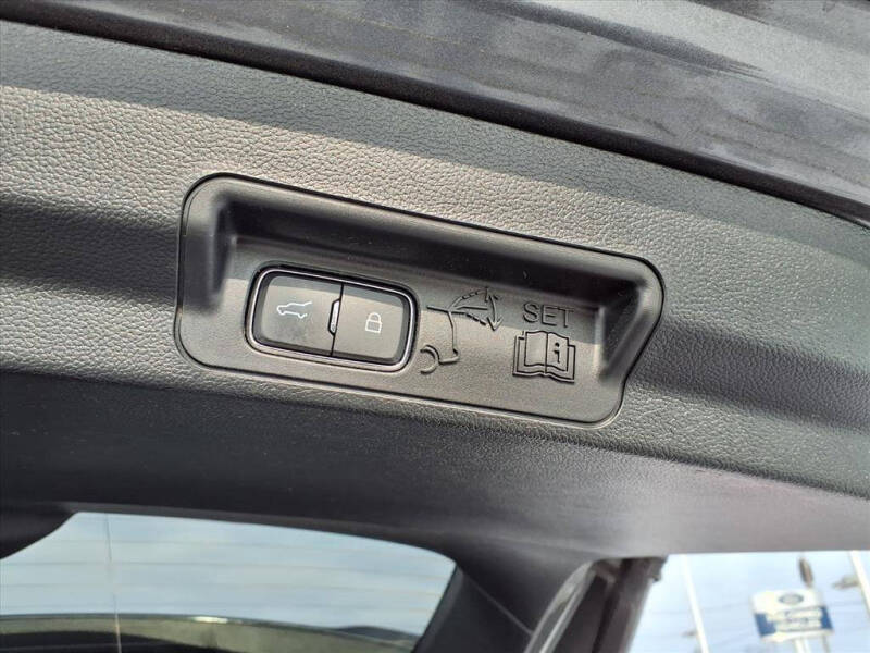 2023 Ford Explorer Hybrid Platinum