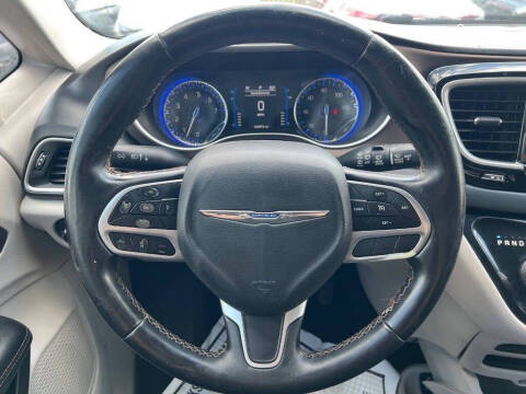 2017 Chrysler Pacifica Touring-L