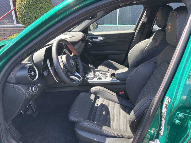 2025 Alfa Romeo Giulia Intensa