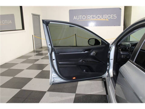 2022 Toyota Camry Hybrid SE Nightshade