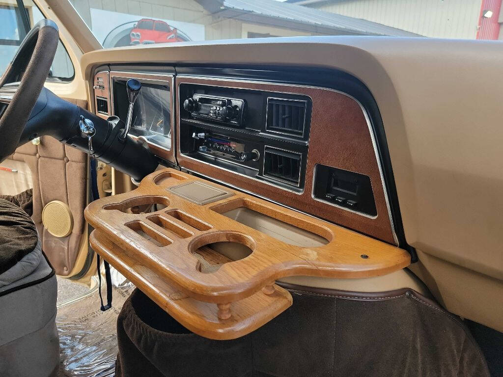 1984 Ford E-Series 49