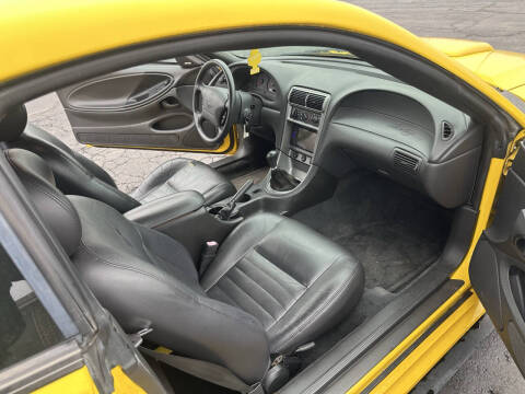 2004 Ford Mustang GT Deluxe