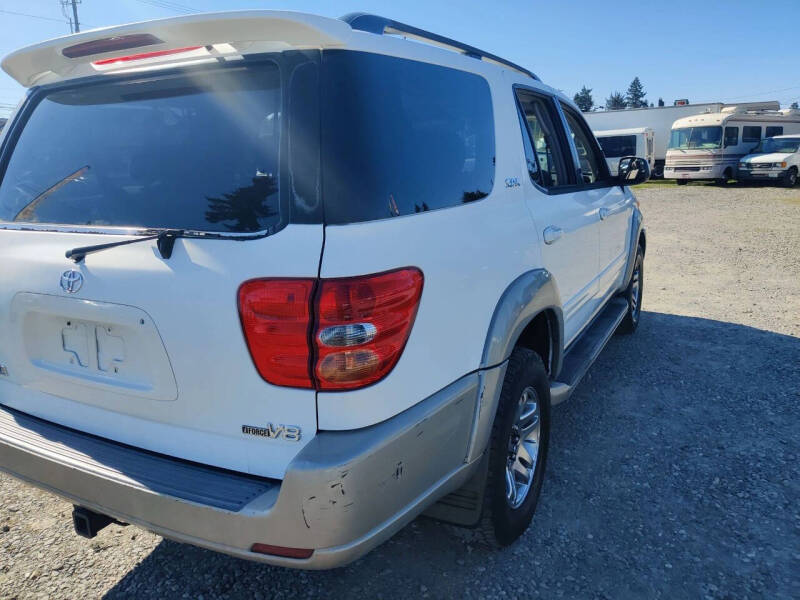 2004 Toyota Sequoia SR5