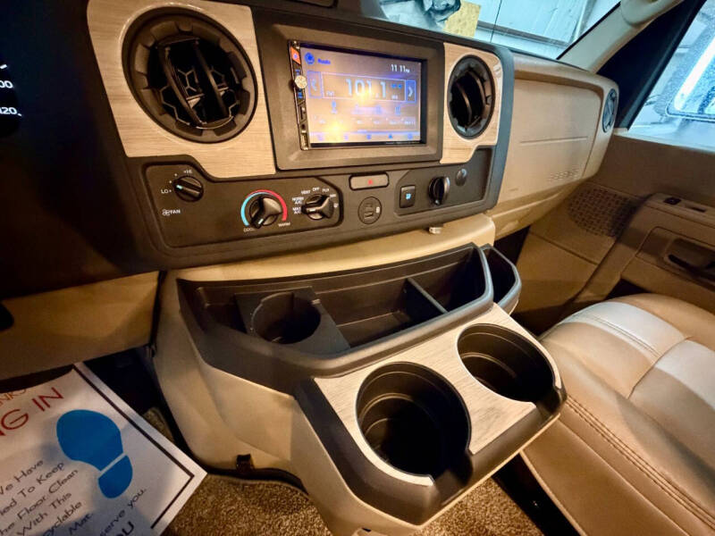 2021 Thor Motor Coach Chateau 28Z