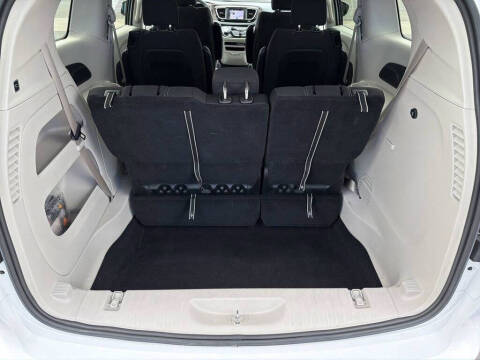 2023 Chrysler Voyager LX