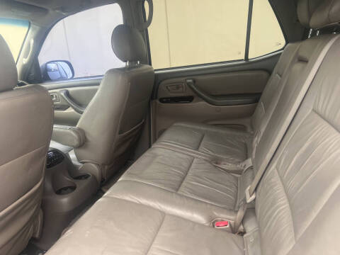 2005 Toyota Sequoia SR5