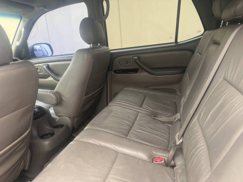 2005 Toyota Sequoia SR5