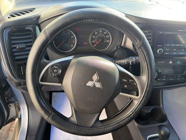 2014 Mitsubishi Outlander ES