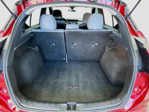 2022 Nissan Kicks SR