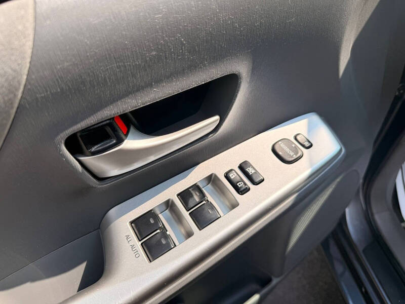 2013 Toyota Prius v Two