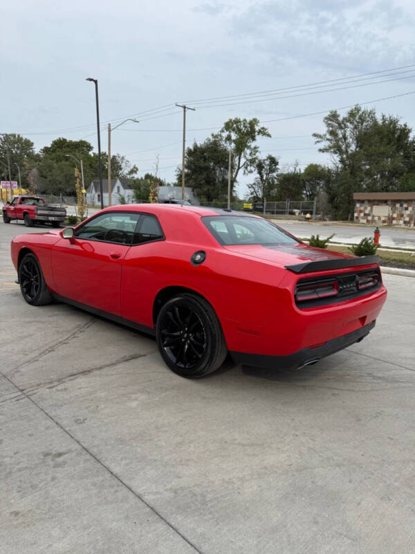 2017 Dodge Challenger SXT Plus