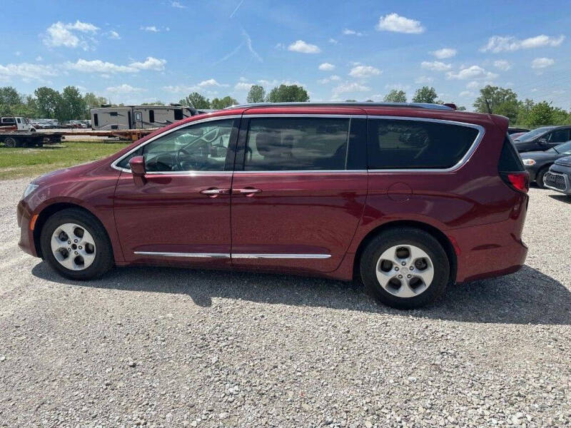 2017 Chrysler Pacifica Touring-L Plus
