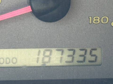 2004 Toyota Sequoia SR5