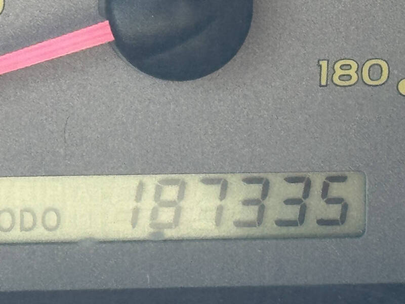 2004 Toyota Sequoia SR5