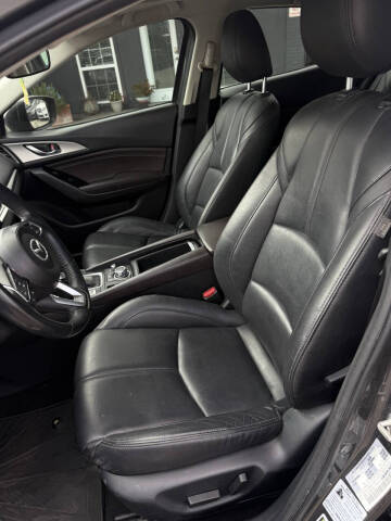 2018 Mazda MAZDA3 Touring