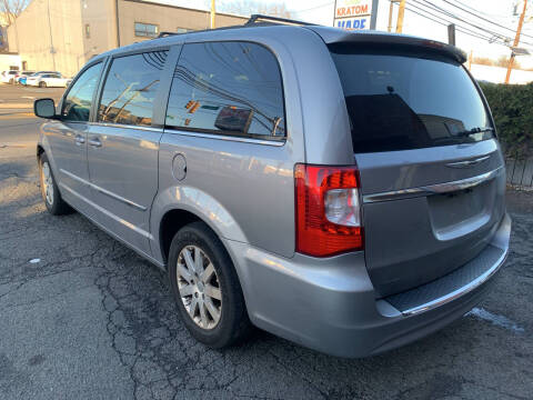 2016 Chrysler Town and Country Touring