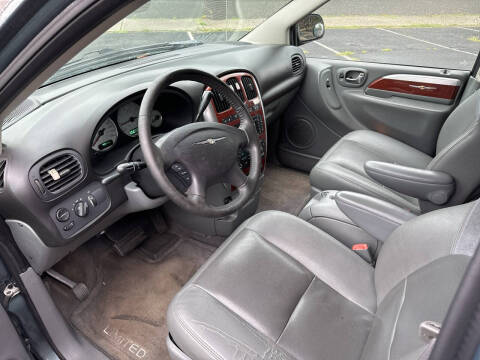 2005 Chrysler Town and Country Limited