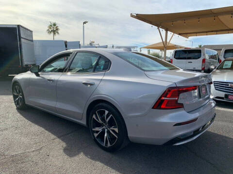 2023 Volvo S60 B5 Plus Dark Theme