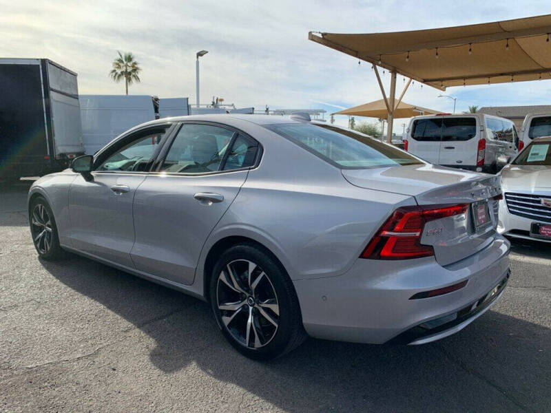 2023 Volvo S60 B5 Plus Dark Theme