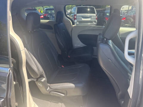 2017 Chrysler Pacifica Touring-L