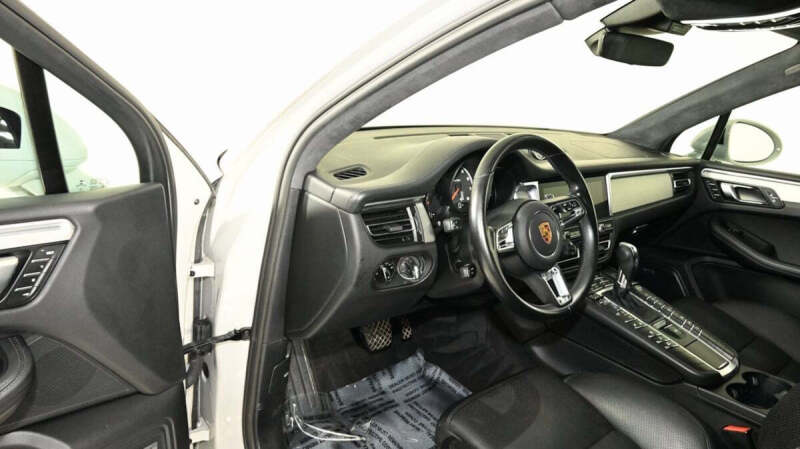 2021 Porsche Macan Turbo