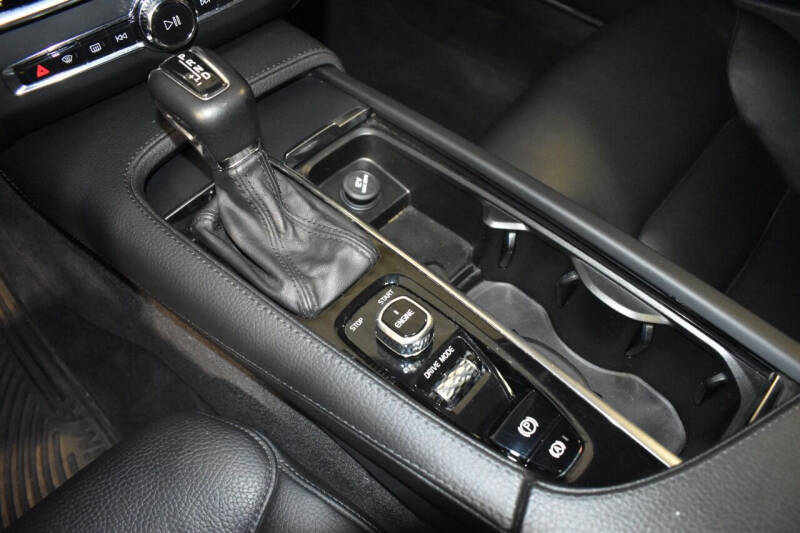 2017 Volvo S90 T5 Momentum