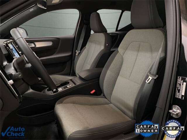 2025 Volvo XC40 B5 Core Bright Theme