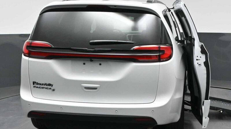2026 Chrysler Pacifica Select