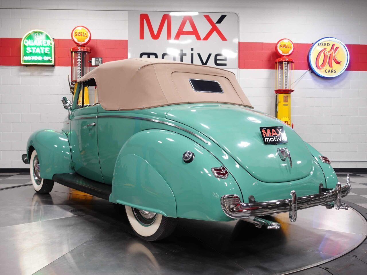 1940 Ford Deluxe 60