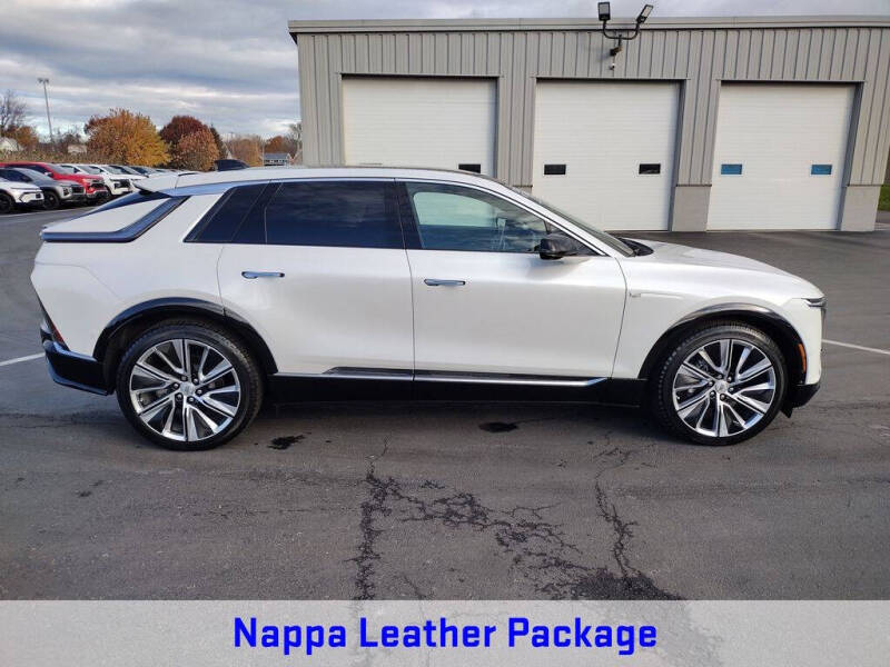 2025 Cadillac LYRIQ Luxury 3