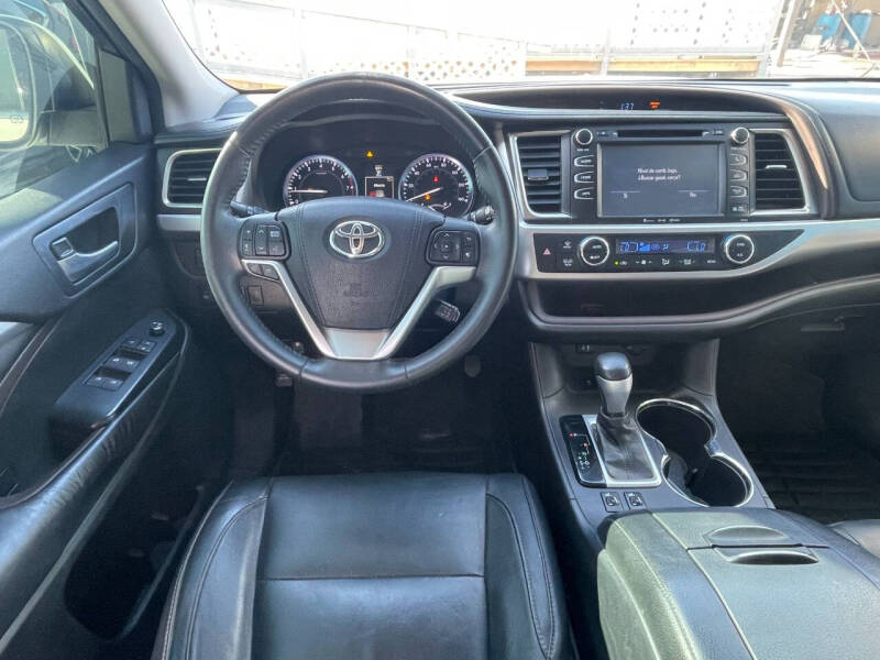 2016 Toyota Highlander XLE photo 15