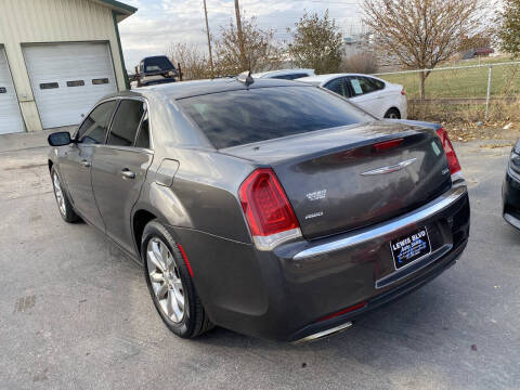 2016 Chrysler 300 Limited