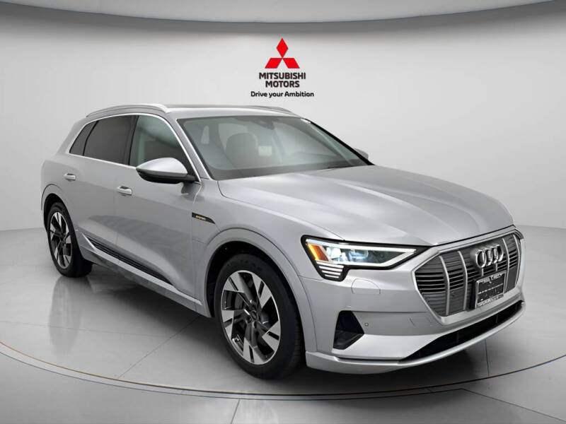 2022 Audi e-tron quattro Premium