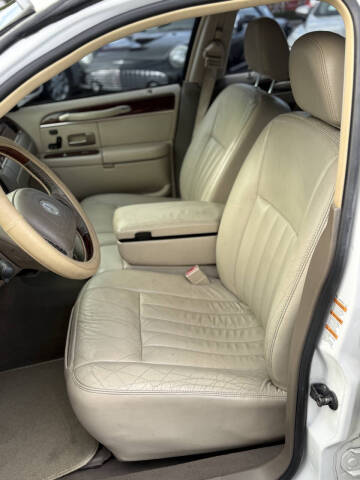 2003 Lincoln Town Car Signature