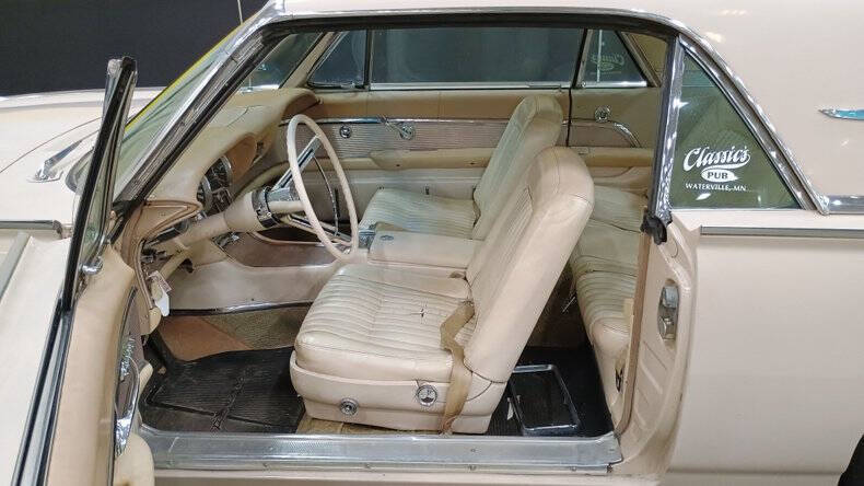 1961 Ford Thunderbird