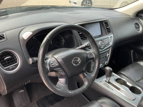 2017 Nissan Pathfinder SL