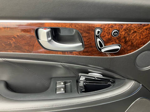 2012 Hyundai Equus Signature