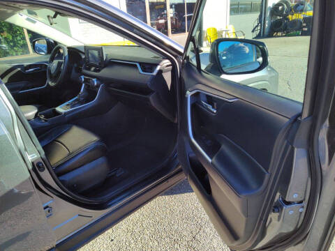 2022 Toyota RAV4 Hybrid XLE