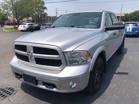 2015 RAM 1500 SLT