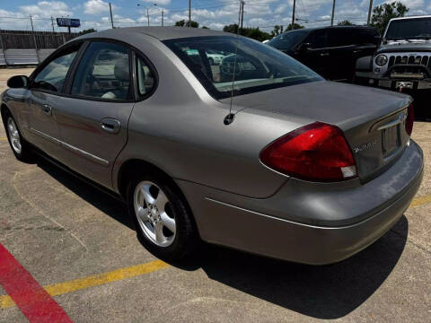 2003 Ford Taurus SE